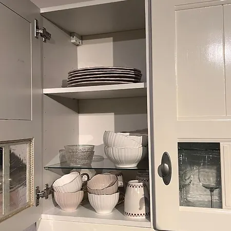 Caro, La Petite Maison Nyaraló *
